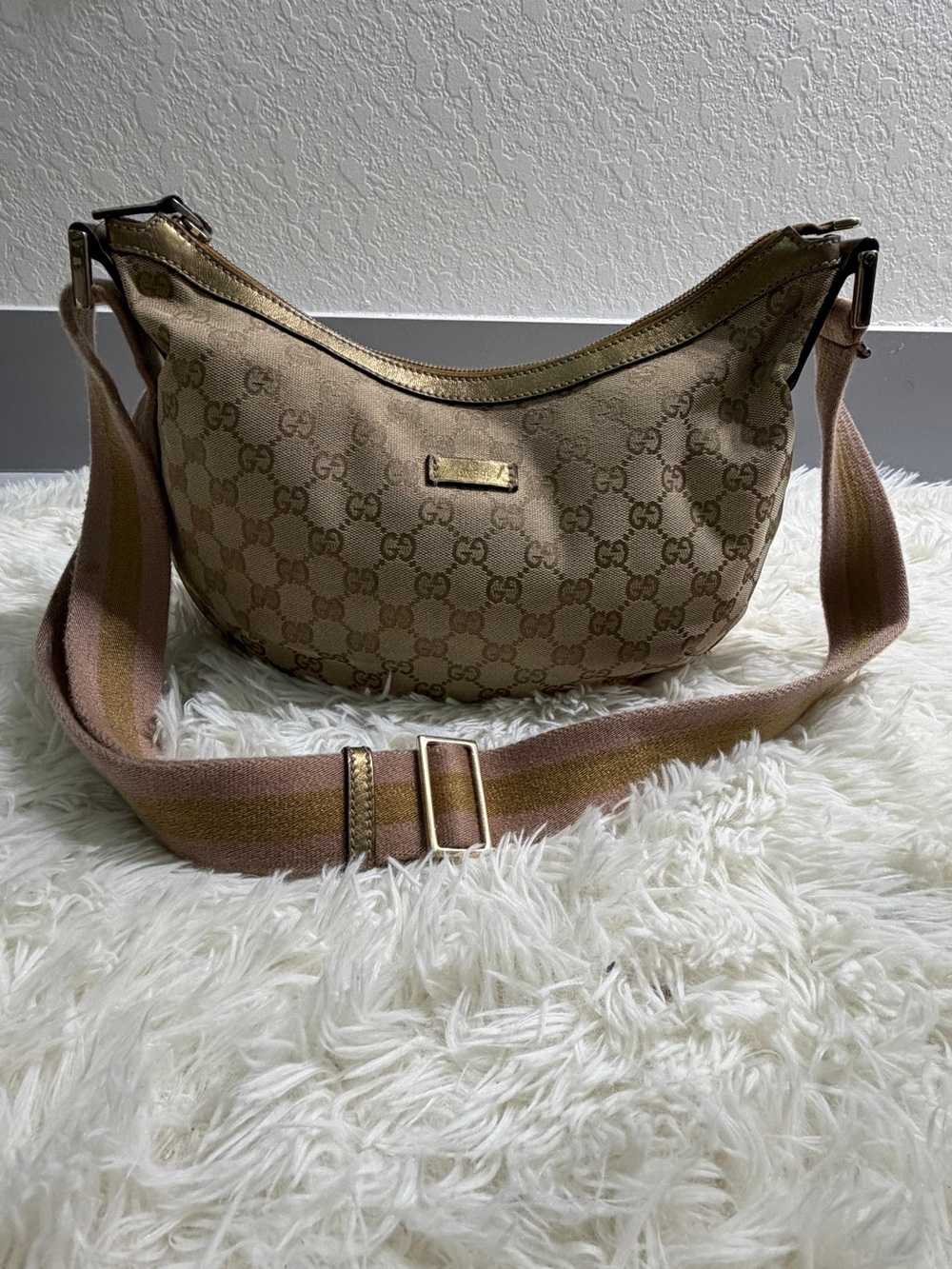 Gucci GG Canvas Shoulder Bag – Beige - Picture 1 of 12